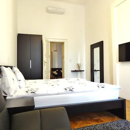 アパート Central Apartment *