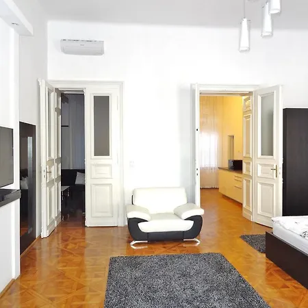 アパート Central Apartment