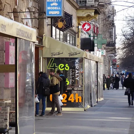 Central Apartment アパート *