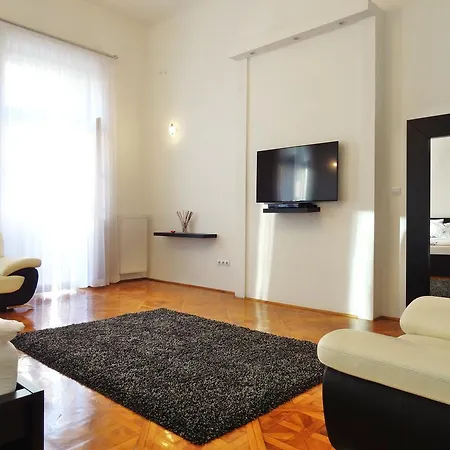 Erzsebet Boulevard Apartment